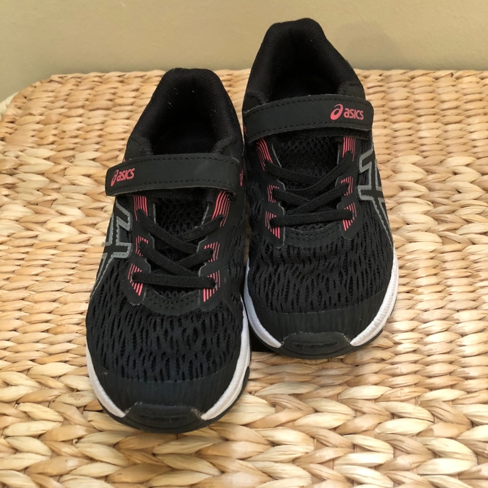 Girl's Asics Running/Gym Shoes-Black/Pink Size 12